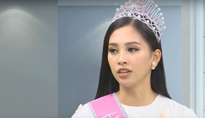 Hoa hậu Việt Nam 2018 Trần Tiểu Vy khoe giọng hát mộc