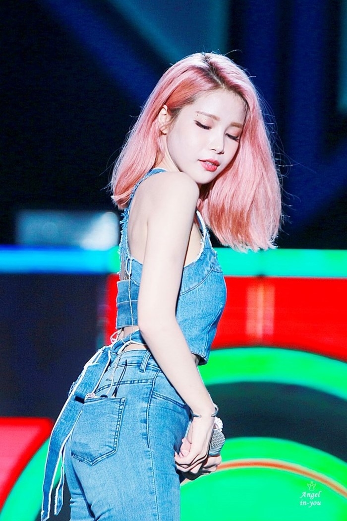 Hội chị em tóc hồng “phá đảo” sân khấu Kpop