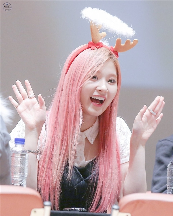 Hội chị em tóc hồng “phá đảo” sân khấu Kpop