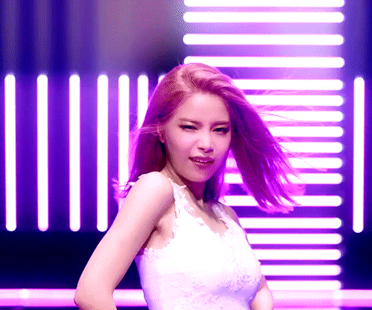 Hội chị em tóc hồng “phá đảo” sân khấu Kpop