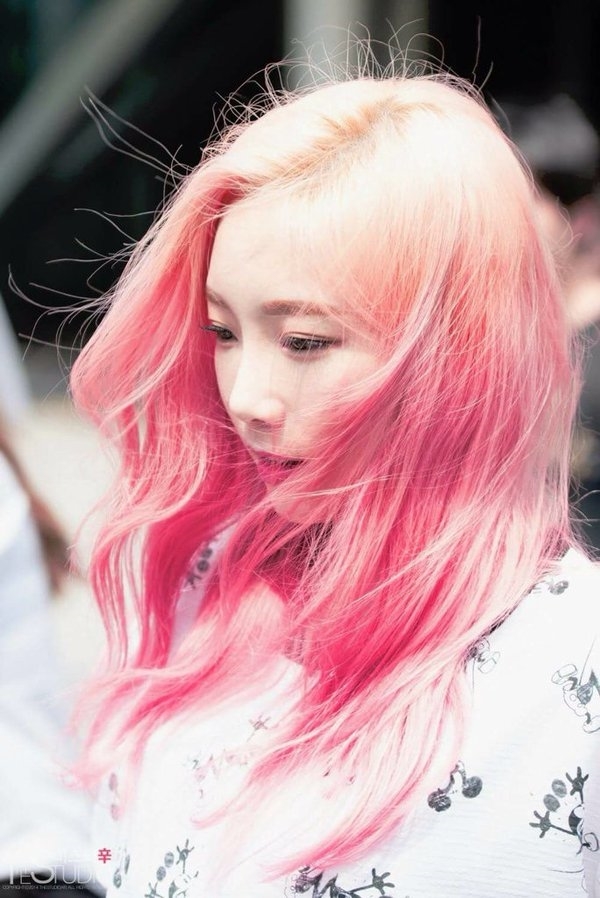 Hội chị em tóc hồng “phá đảo” sân khấu Kpop