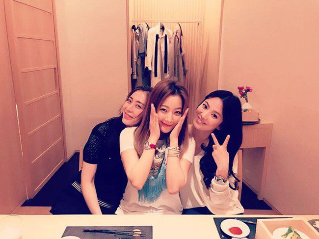 Hội bạn thân 16 năm đáng ngưỡng mộ của Song Hye Kyo