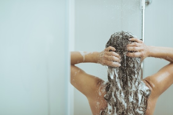 Tắm buổi sáng có tốt hơn tắm buổi tối không? Và đây là câu trả lời
