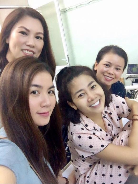 Kha Ly vội vào viện thăm và trao tặng số tiền lớn cho Mai Phương
