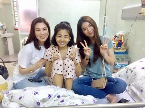 Kha Ly vội vào viện thăm và trao tặng số tiền lớn cho Mai Phương