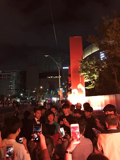 Khi sao Việt được chào đón cuồng nhiệt ở nước ngoài