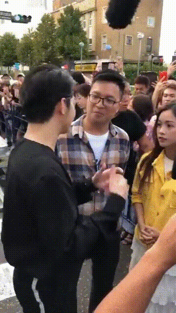 Khi sao Việt được chào đón cuồng nhiệt ở nước ngoài