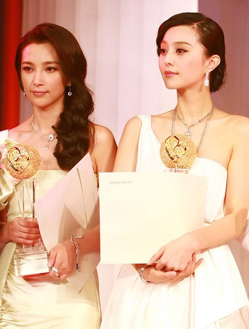Không chỉ phim cung đấu, ngay trong showbiz thế giới cũng đầy rẫy mưu