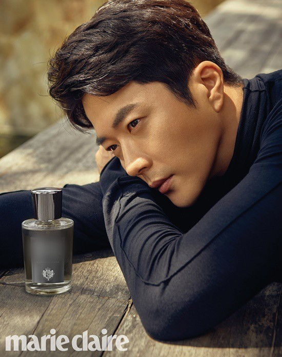 Kwon Sang Woo và vợ Hoa hậu tung ảnh tạp chí kỷ niệm 10 năm kết hôn