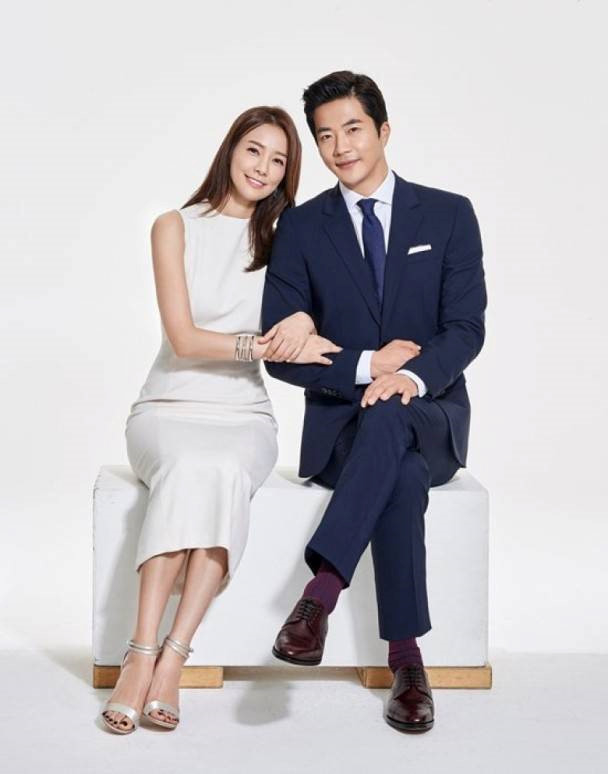 Kwon Sang Woo và vợ Hoa hậu tung ảnh tạp chí kỷ niệm 10 năm kết hôn