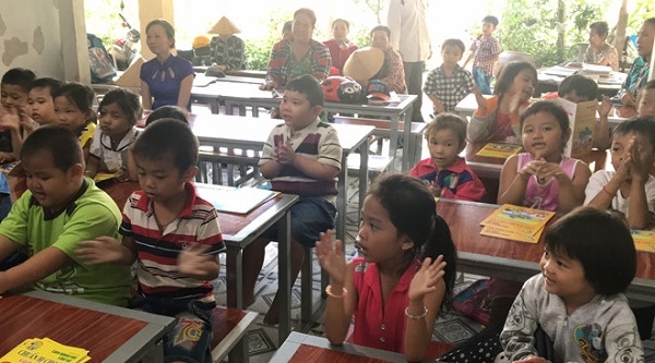 Lớp học tình thương phiên bản cũ do cô giáo 70 tuổi đứng lớp