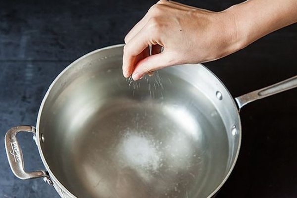 3 gia vị là cứu tinh cho đĩa rau muống luộc vừa giòn vừa xanh mướt mắt