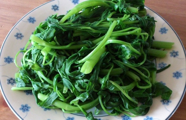3 gia vị là cứu tinh cho đĩa rau muống luộc vừa giòn vừa xanh mướt mắt