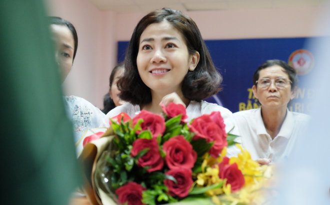 Mai Phương đi cà nhắc ngày xuất viện, nói xong điều ước rồi bật khóc