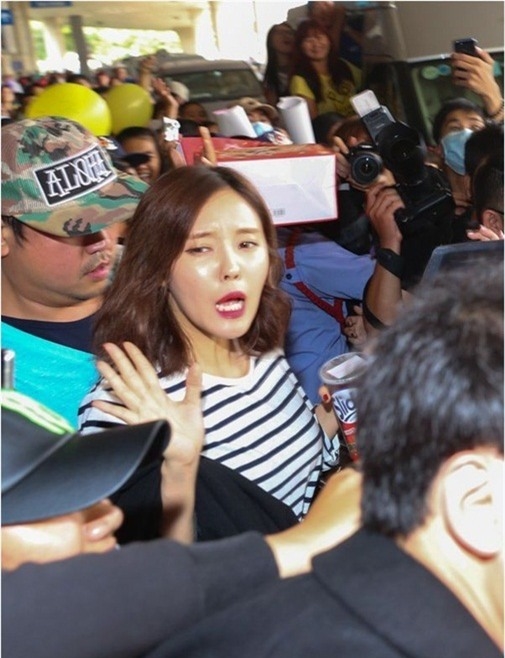Fan Viet va nhung lan bay lich su voi sao Kpop: Het duoi khoi Vn lai khung bo trang ca nhan