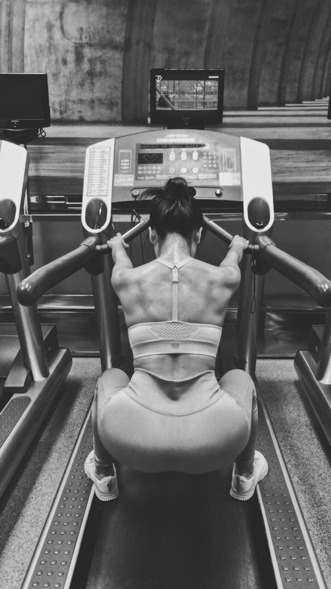 Mỹ nhân Vbiz U40, U50 diện bikini khoe vóc dáng cực nuột gây sốt