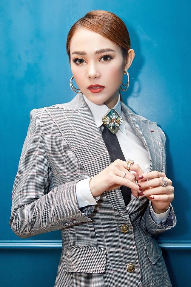 Mỹ nhân Vbiz và những lần “hù dọa” người hâm mộ vì 3 lỗi make up này