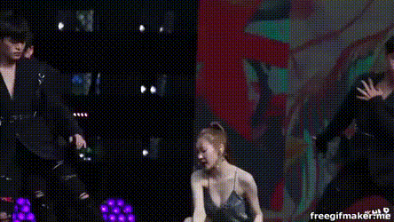 Nam vũ công phụ họa sexy lấn áp Sunmi khiến fan Kpop phát sốt