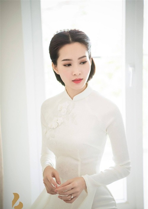 Nhẫn kim cương Trường Giang tặng Nhã Phương liệu đã đắt giá nhất Vbiz?