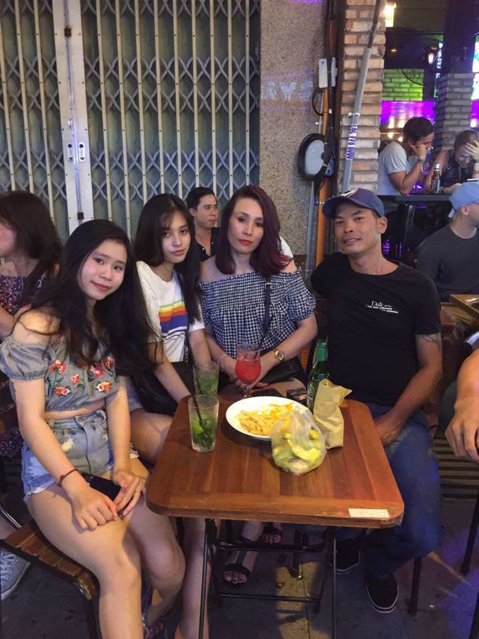 Nhan sắc trẻ trung của bố mẹ Tân Hoa hậu Việt Nam