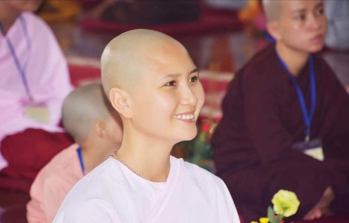 Thí sinh có mái tóc đẹp nhất Hoa hậu Việt Nam 2014 cạo trọc đầu