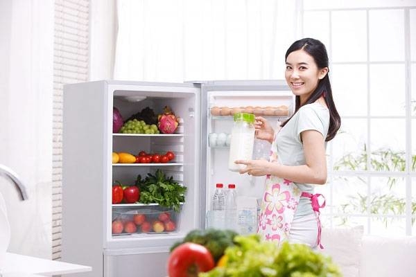Những bí kíp vệ sinh tủ lạnh nhanh chóng, hiệu quả
