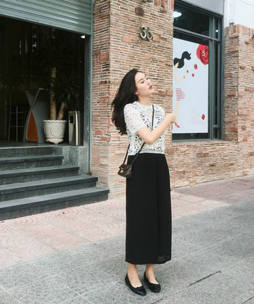 Những chiếc túi xách bé tí lại có giá “trên trời” của sao nữ Vbiz