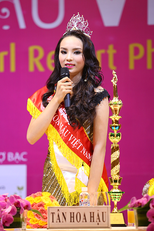 Những Hoa hậu đăng quang trẻ nhất Việt Nam