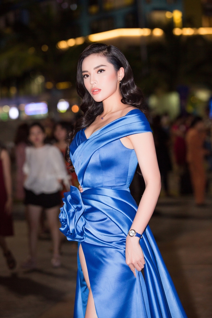 Những Hoa hậu đăng quang trẻ nhất Việt Nam