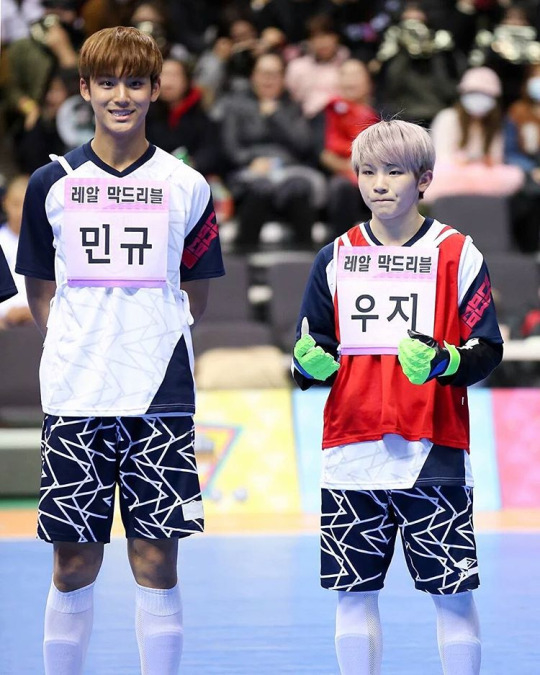 Những idol chênh lệch chiều cao nhất trong các nhóm nhạc Kpop