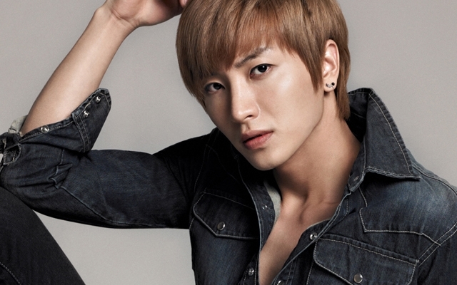 Những idol Kpop từng có tuổi thơ cực kỳ cơ cực