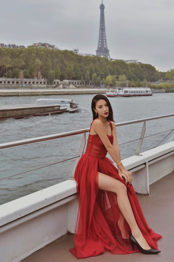 Những lần sao Việt được mời ngồi hàng ghế đầu show thời trang quốc tế