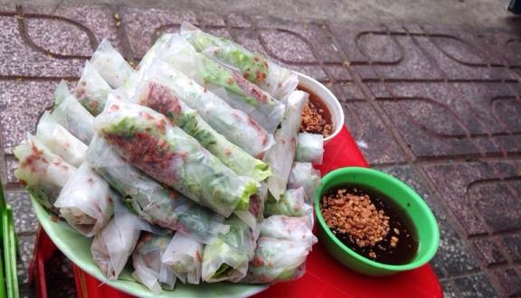 Những món ăn vặt ngon nức mũi, giá cả hạt dẻ ở Sài Gòn