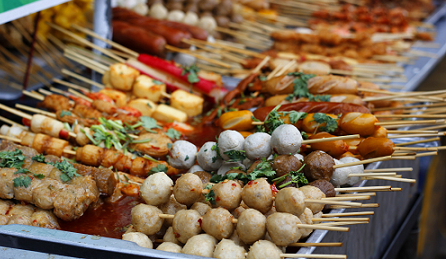 Những món ăn vặt ngon nức mũi, giá cả hạt dẻ ở Sài Gòn