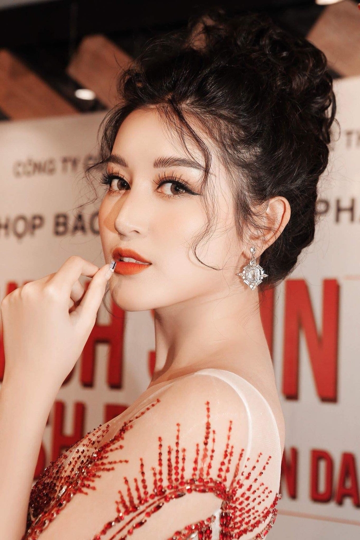 Những nàng Hoa hậu, Á hậu thay đổi ngoại hình ngoạn mục sau đăng quang
