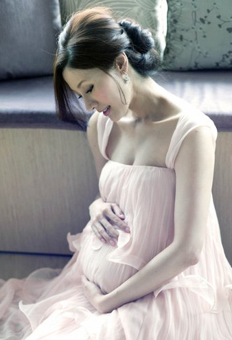Sao nữ Châu Á sinh con đầu lòng ở tuổi xế chiều