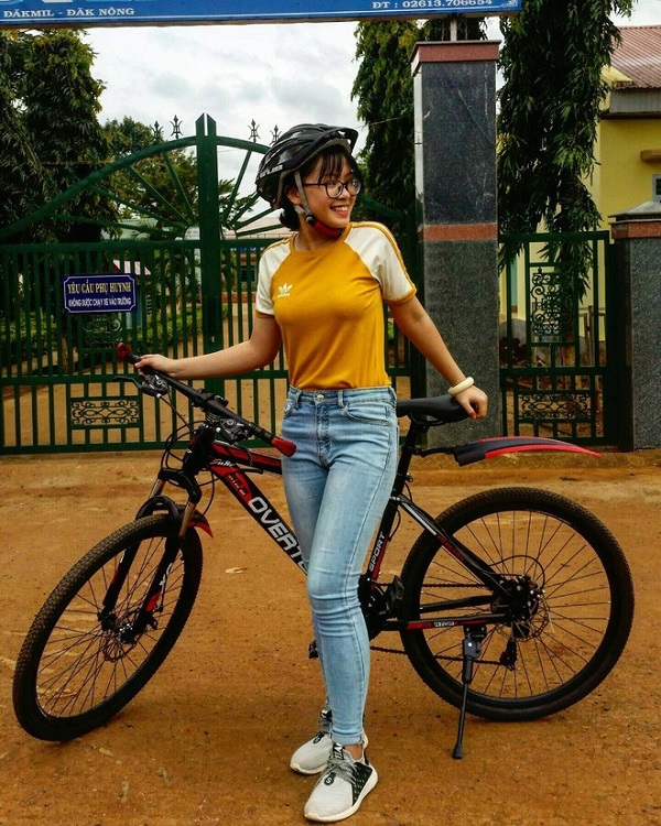 Nữ sinh khối trên trình diễn văn nghệ trong ngày khai giảng