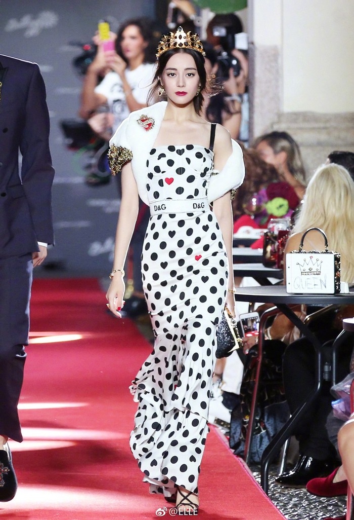 Phát sốt trước những lần sao Hoa ngữ sải bước trên sàn catwalk