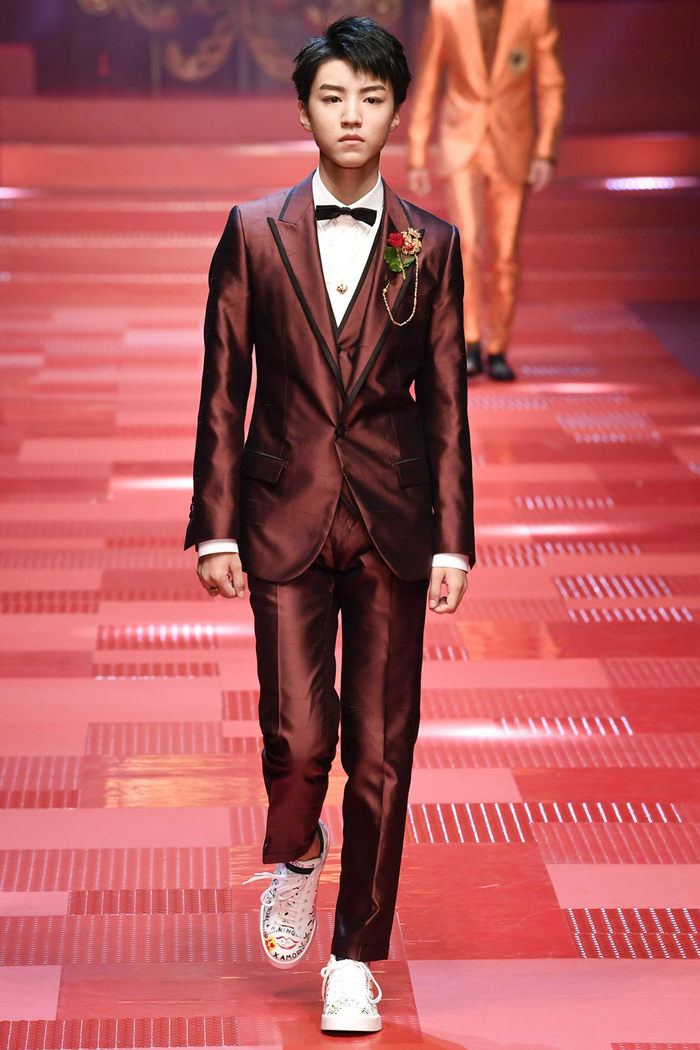 Phát sốt trước những lần sao Hoa ngữ sải bước trên sàn catwalk