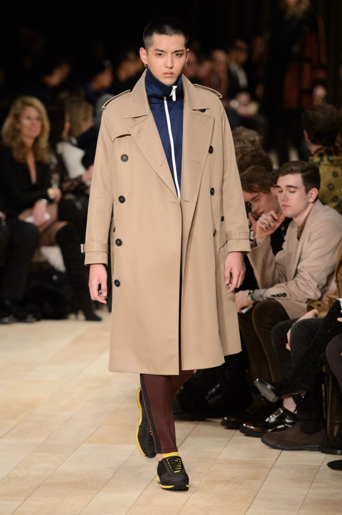Phát sốt trước những lần sao Hoa ngữ sải bước trên sàn catwalk