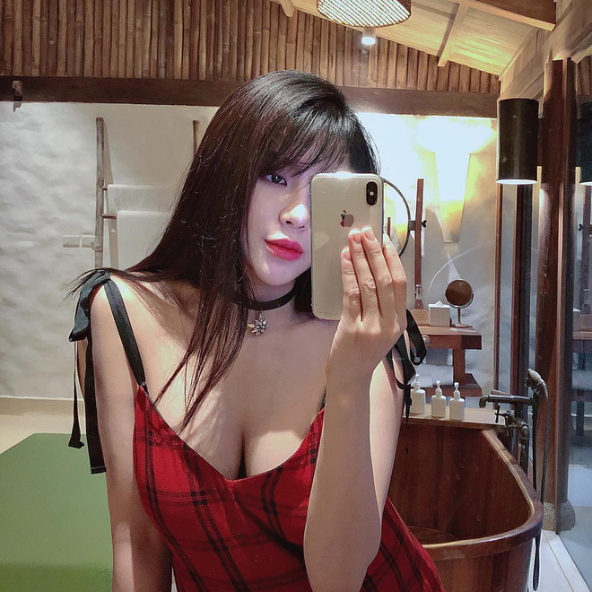 Phùng Ngọc Huy lần đầu lộ diện, Tóc Tiên selfie cùng sao Running Man