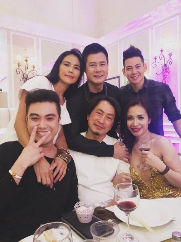 Phùng Ngọc Huy lần đầu lộ diện, Tóc Tiên selfie cùng sao Running Man