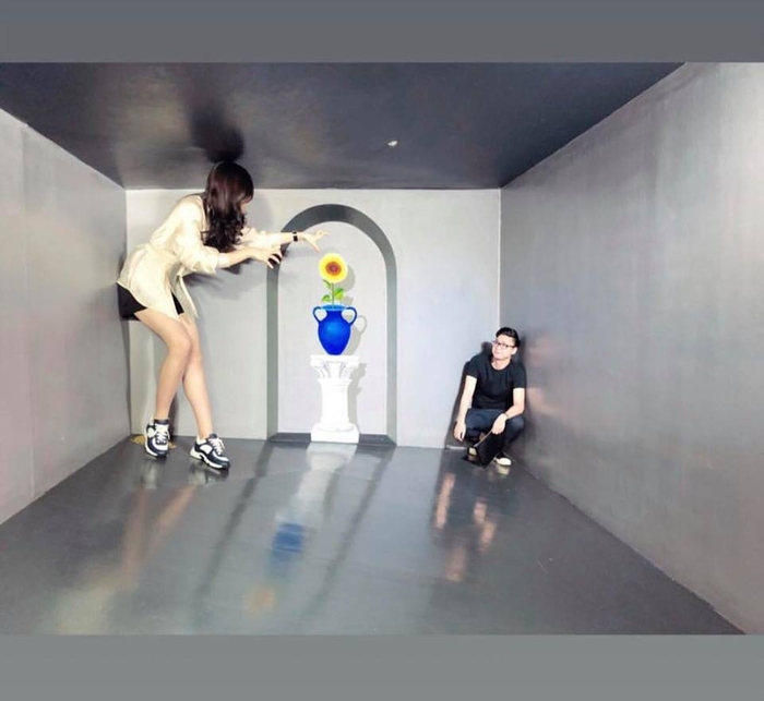 Phùng Ngọc Huy lần đầu lộ diện, Tóc Tiên selfie cùng sao Running Man