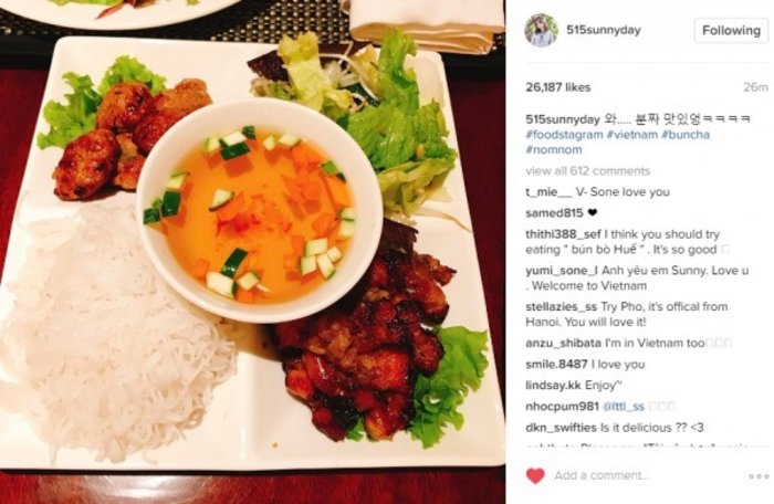 Sao Kpop sang Việt Nam thử các món ăn và mua sắm đồ bình dân