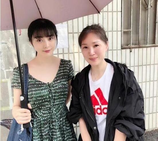 Sao nữ Hoa ngữ 40 tuổi ế phim vì 'trẻ chưa qua già chưa tới'