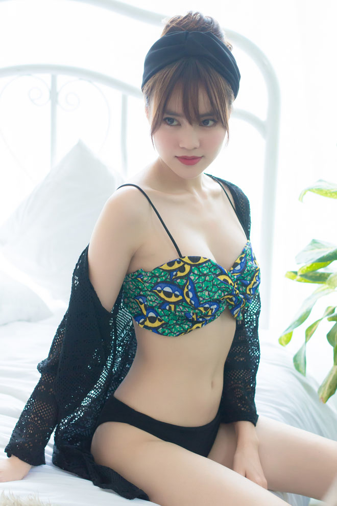 Sau rộ tin đi nghỉ mát với Chi Dân, Lan ngọc lại khoe ảnh bikini