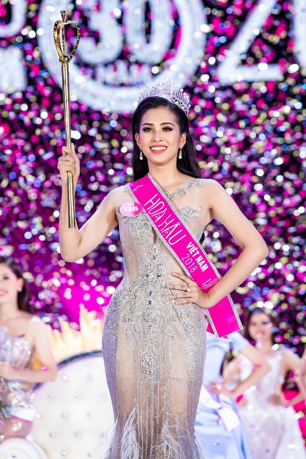 Soi nhan sắc năm 18 tuổi của dàn HHVN