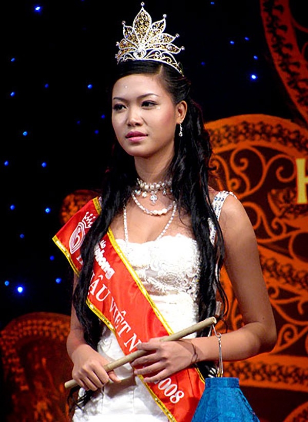 Soi nhan sắc năm 18 tuổi của dàn HHVN
