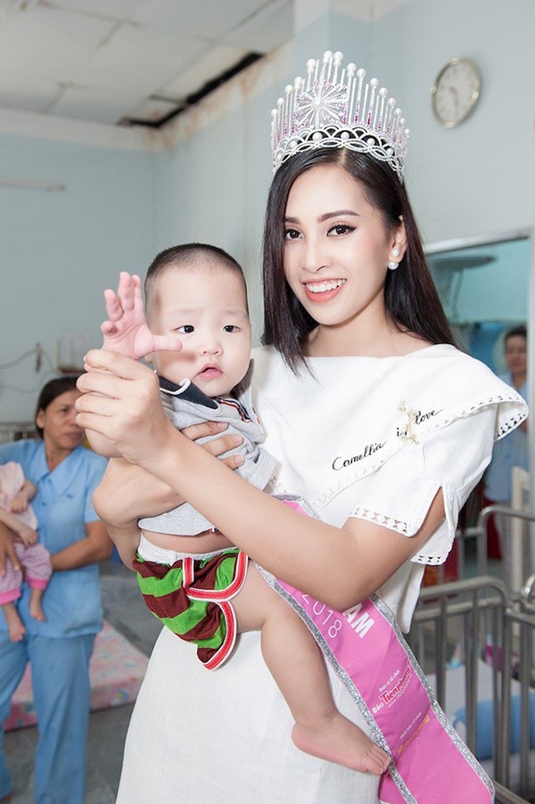 Soi nhan sắc năm 18 tuổi của dàn HHVN