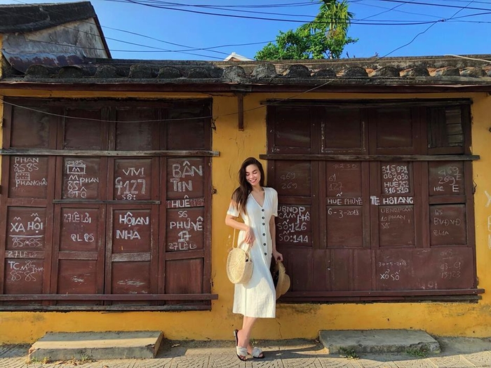 Top sao mặc đẹp - xấu tuần qua: Ngọc Trinh sến sẩm với túi hiệu